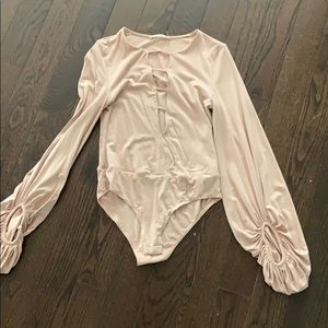 Bodysuit with wide wrists